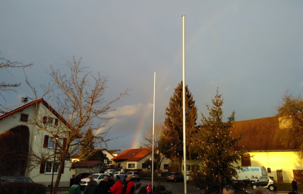 Richtung Bad Saulgau zeigt sich ein Regenbogen (Foto: Michael Kberle)
