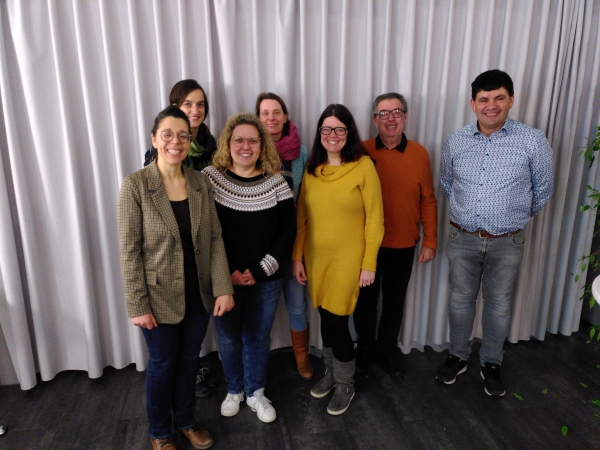 Der neu-/wiedergewhlte Vorstand, mit der Vorsitzenden Sybille Dirlewanger (vorne, 1. von links) und ihrer Stellvertreterin Katja Schmid (vorne, 2. von links) und Dirigentin Andrea Hberle (vorne, 3. von links) (Foto: Michael Kberle)