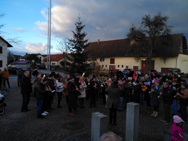 Die Musikerinnen und Musiker (Foto: Michael Kberle)